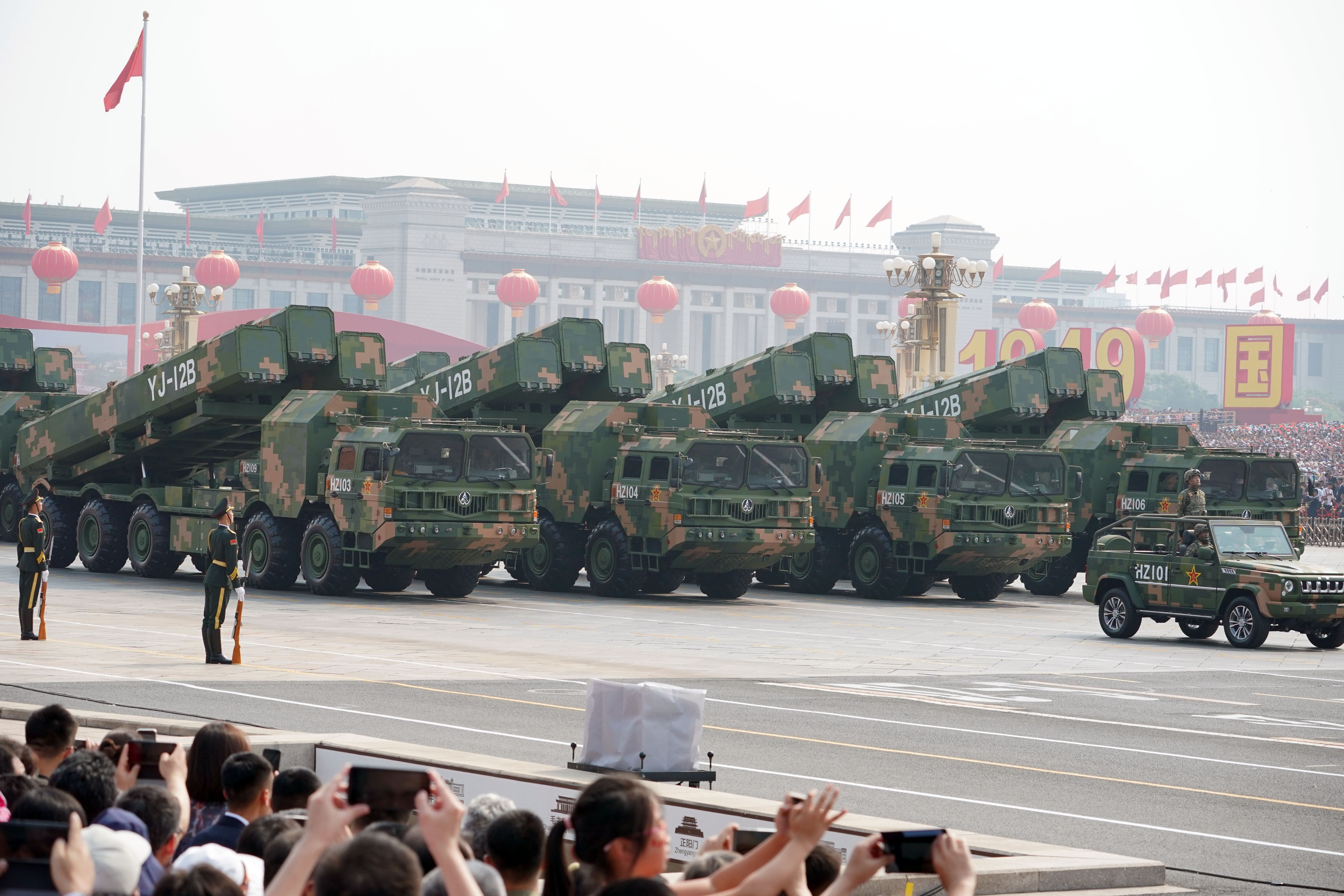 Marea epurare din cadrul armatei chineze. Corupţia a subminat ambiţiile lui Xi Jinping, potrivit serviciilor secrete americane: rachete umplute cu apă