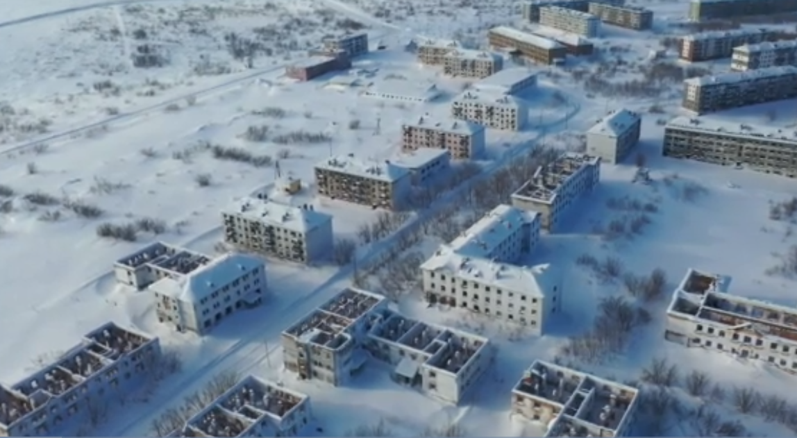 Peisaj de sfârşitul lumii în cel mai rece oraş din Europa: mii de case abandonate în Zapoliarnîi