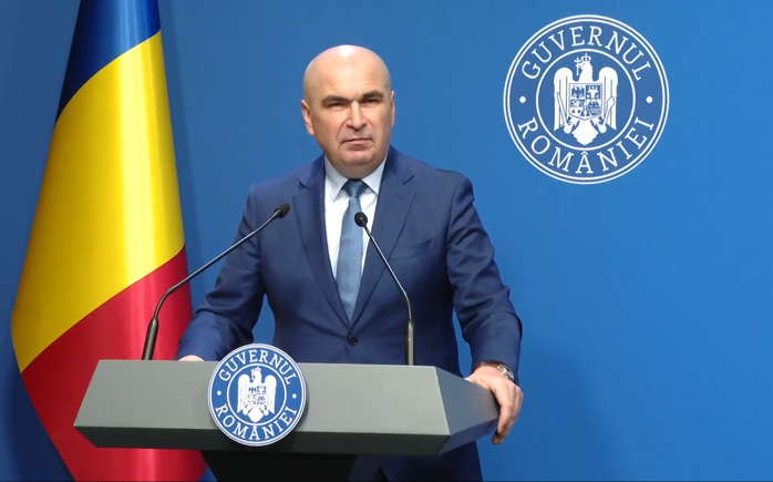 Premierul Ilie Bolojan atacă frontal PSD pe tema deficitului bugetar. „Vă rog să vă aduceţi aminte că în 2024, deficitul a fost pe două componente. Prima dată a fost 8,7% pe cash, după care când s-au adunat arieratele şi datoriile a devenit 9,3%. Acum sun