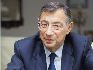 Românul George Iacobescu, omul din spatele dezvoltării Canary Wharf, pregăteşte un nou zgârie-nori de 70 de etaje la Londra, cu o înălţime de 300 de metri. Cine este George Iacobescu, primul român înnobilat de Regina Elisabeta a II-a