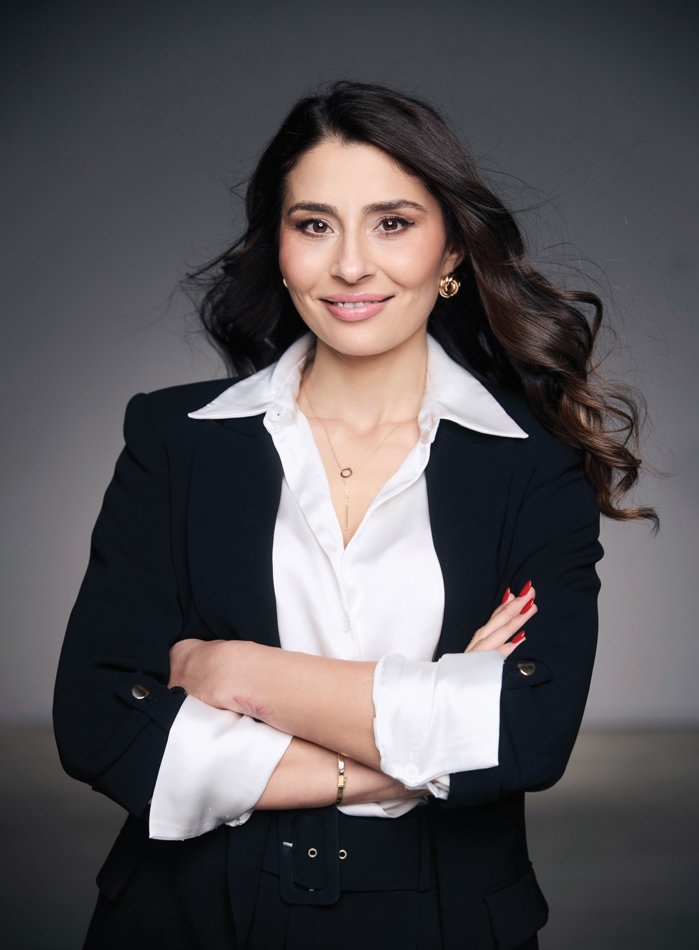 Cum a ajuns Cătălina Zamfir să ocupe poziţia de manager transport internaţional, Raben România, într-o industrie acaparată de bărbaţi: Deşi România are avantajul poziţiei geografice la intersecţia fluxurilor dintre Europa Centrală, Balcani, zona Mării Negre şi Turcia, potenţialul logistic este încă valorificat doar parţial