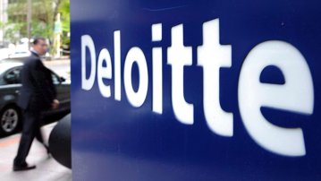 Salariul şefului Deloitte pentru EMEA (Europa, Middle East, Africa), a crescut cu 45%, după ce compania a concediat 1.000 de angajaţi. Remuneraţia sa este de 93 de ori mai mare decât salariul median din firmă