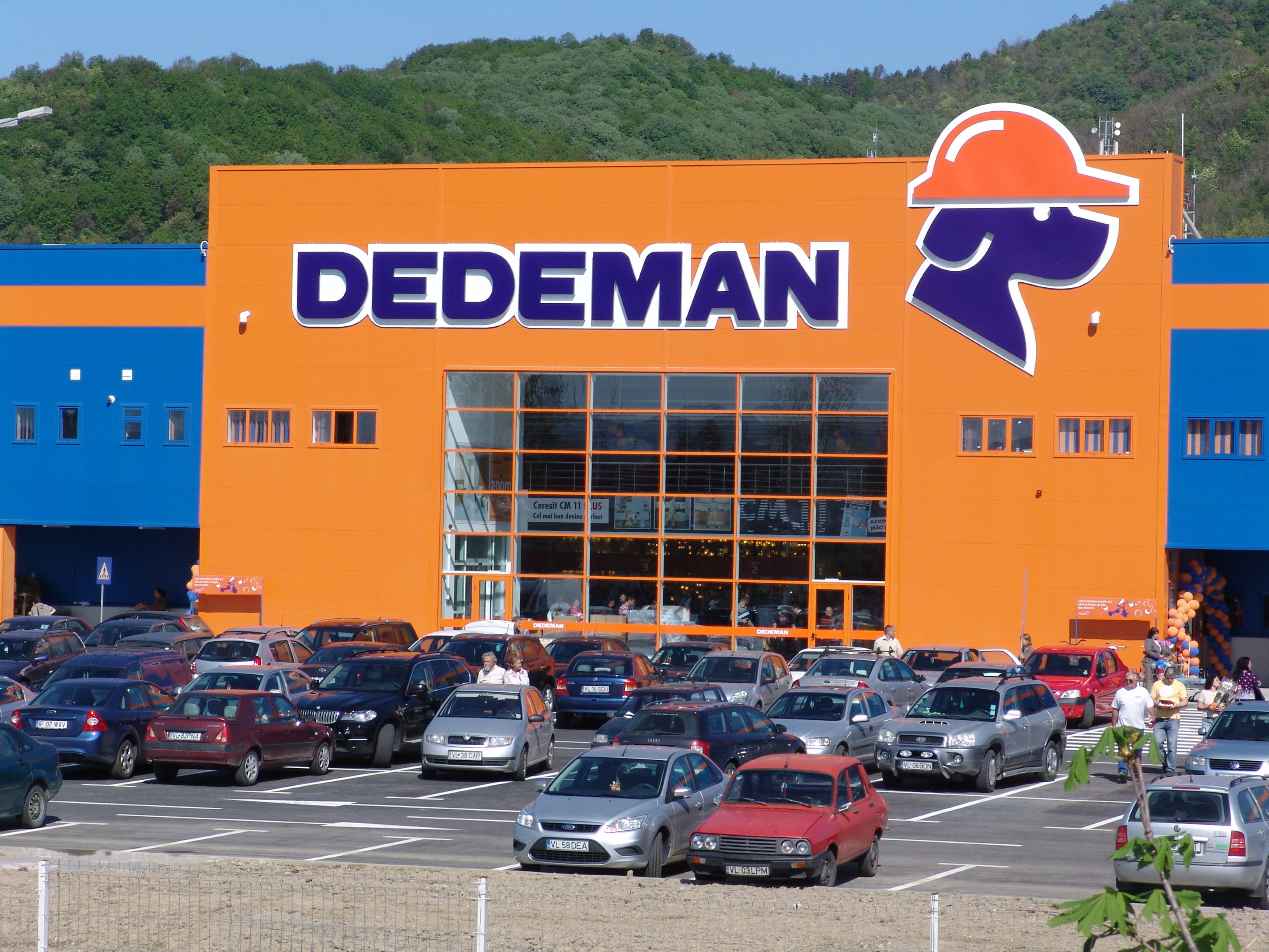 Dedeman cumpără de la Prigoană un teren de trei hectare în Bucureşti, pentru 6 milioane de euro