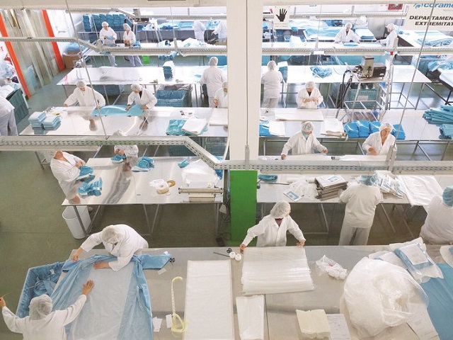 ANTREPRENORI LOCALI. Producătorul român de măşti şi echipamente medicale Coramed investeşte 2,5 mil. euro din bani europeni în creşterea capacităţii de producţie şi în echipamente
