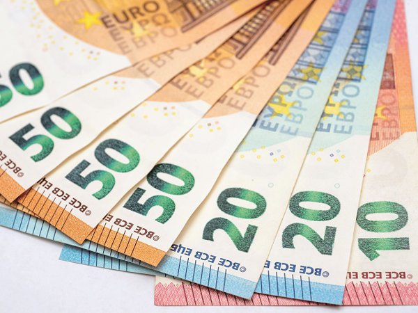 Investitorii pun pe masă proiecte de 3,4 mld euro, bani cu care vor să ridice fabrici, hoteluri şi clinici medicale în România. Cine le finanţează? Statul nu are bani să susţină nici un sfert dintre proiecte