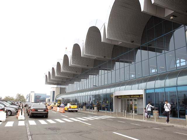 ​Aeroportul Otopeni a fost tranzitat anul trecut de peste 12,6 milioane de pasageri, creştere de peste 80% faţă de 2021
