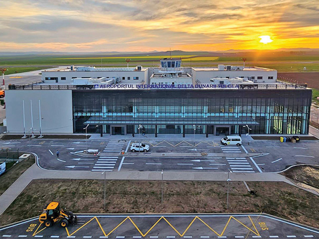 Investiţie degeaba? Aeroport modernizat, fără curse: Aeroportul Tulcea, poarta de intrare în Delta Dunării, la final cu investiţia de 180 mil. lei în modernizare, dar cu zero zboruri:  „Războiul de la graniţă ţine departe operatorii. Din septembrie am putea avea curse charter din Germania“