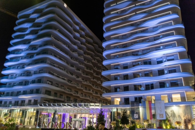 Dezvoltatorul imobiliar Nordis anunţă deschiderea Hotelului Nordis Mamaia 5 stele, cea mai mare investiţie hotelieră din România din ultimii 30 de ani, un proiect de aproape 100 milioane euro