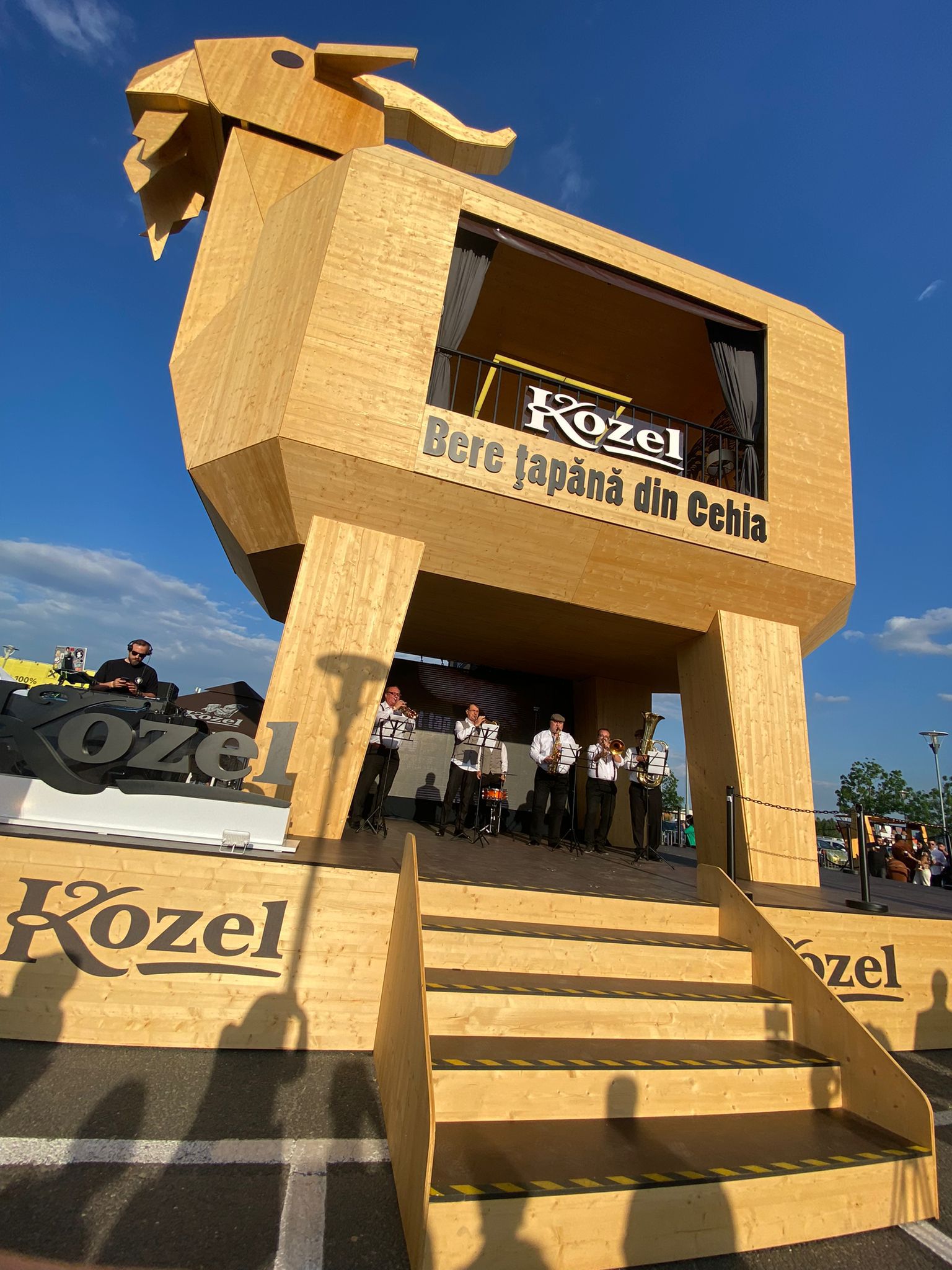 ​Ursus Breweries, liderul pieţei berii din România, a adus pe plan local brandul Kozel, cea mai mai bine vândută bere dark din Cehia. „Este cea mai scumpă lansare pe care Ursus Breweries a făcut-o în ultimii ani în România.”