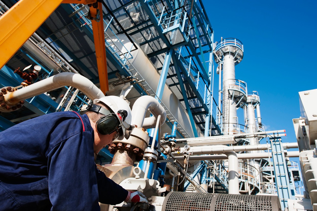 Radiografia economiei prahovene: Industria de petrol şi gaze reprezintă 17,8% din economia judeţului Prahova