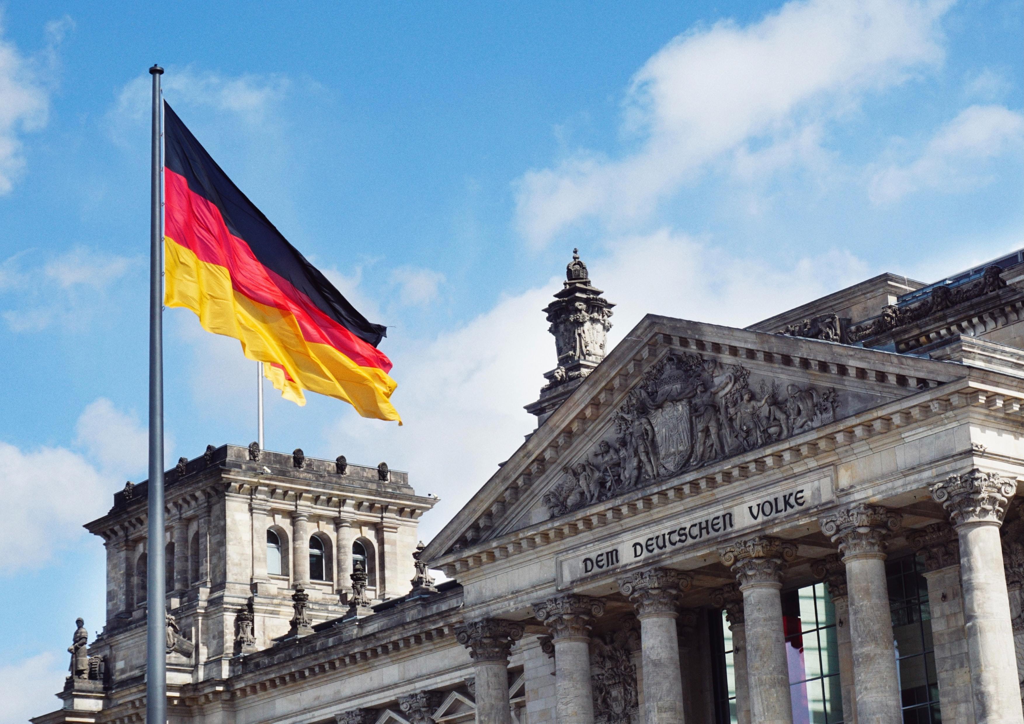 Germania ar trebui să crească taxele pentru cei bogaţi pentru a finanţa un plan energetic de 200 de miliarde de euro, spun consilierii