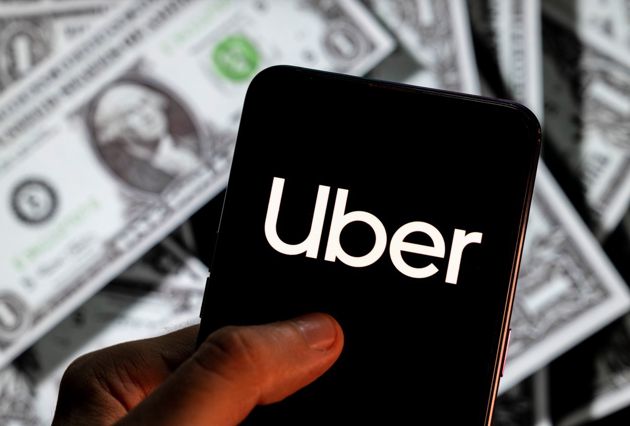 Uber şi Deliveroo trebuie să trateze unii şoferi ca angajaţi