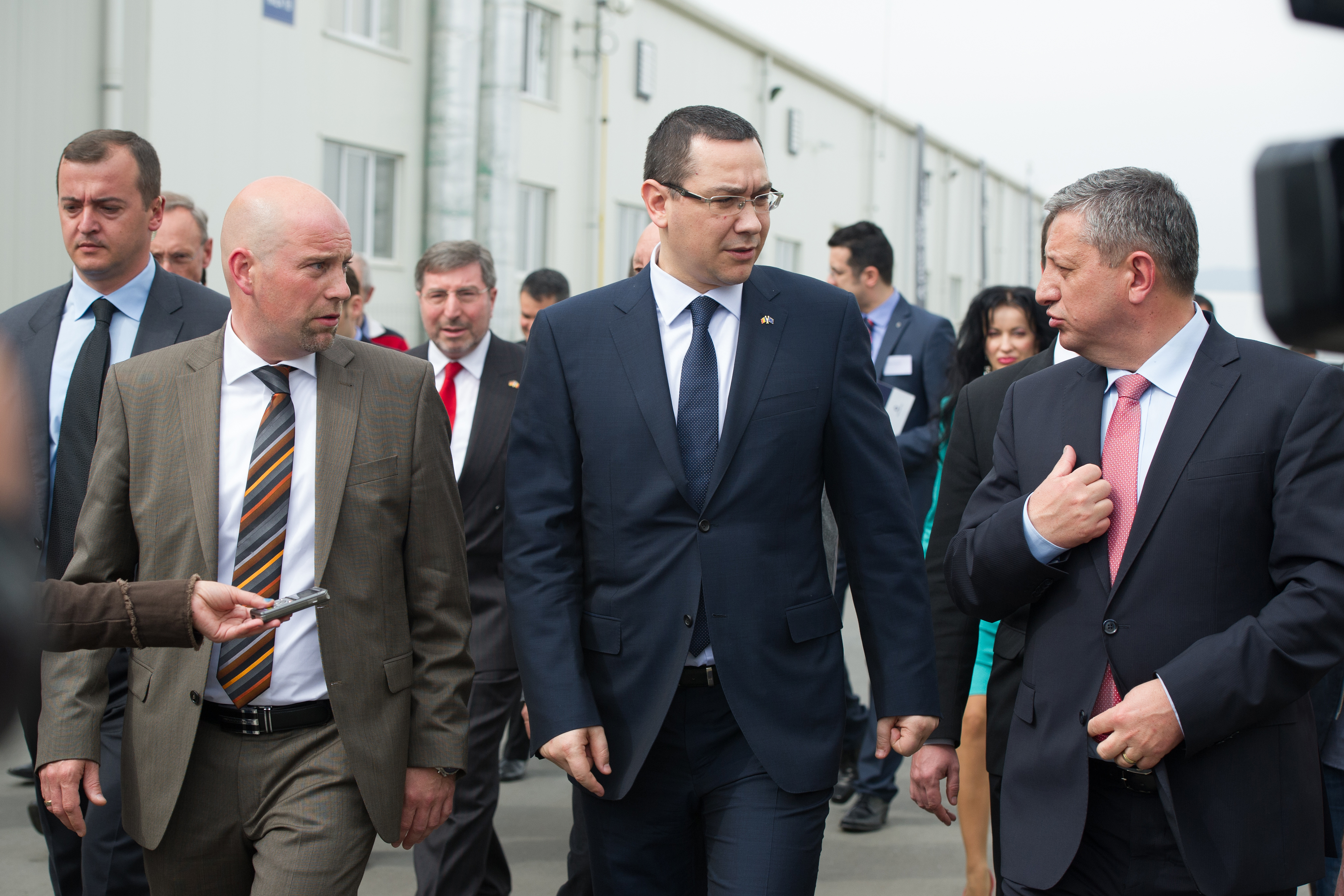 Ponta promite o autostradă de la Sebeş la graniţa cu Ungaria până în 2015