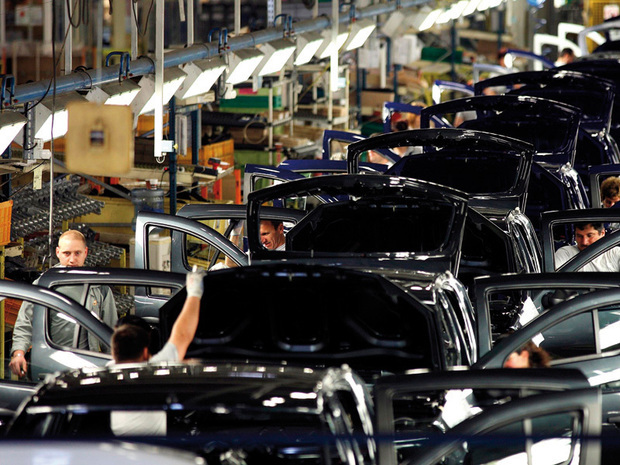 Afacerile din comerţul, întreţinerea şi repararea autovehiculelor au crescut cu 4,6% în ianuarie