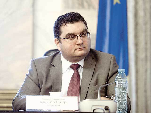 Ministrul Transporturilor, Iulian Matache, a cerut Corpului de Control al instituţiei să efectueze un control la CNADNR, după declaraţiile unui director despre ilegalităţile din companie 