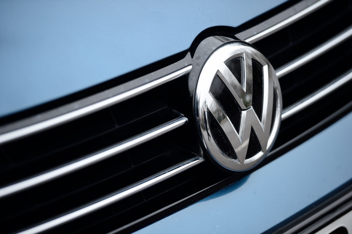 RAR nu mai eliberează cărţi de identitate pentru maşinile noi Volkswagen cu motoare Euro 5. Tăriceanu: Statul a fost înşelat. Ar trebui să penalizăm Volkswagen