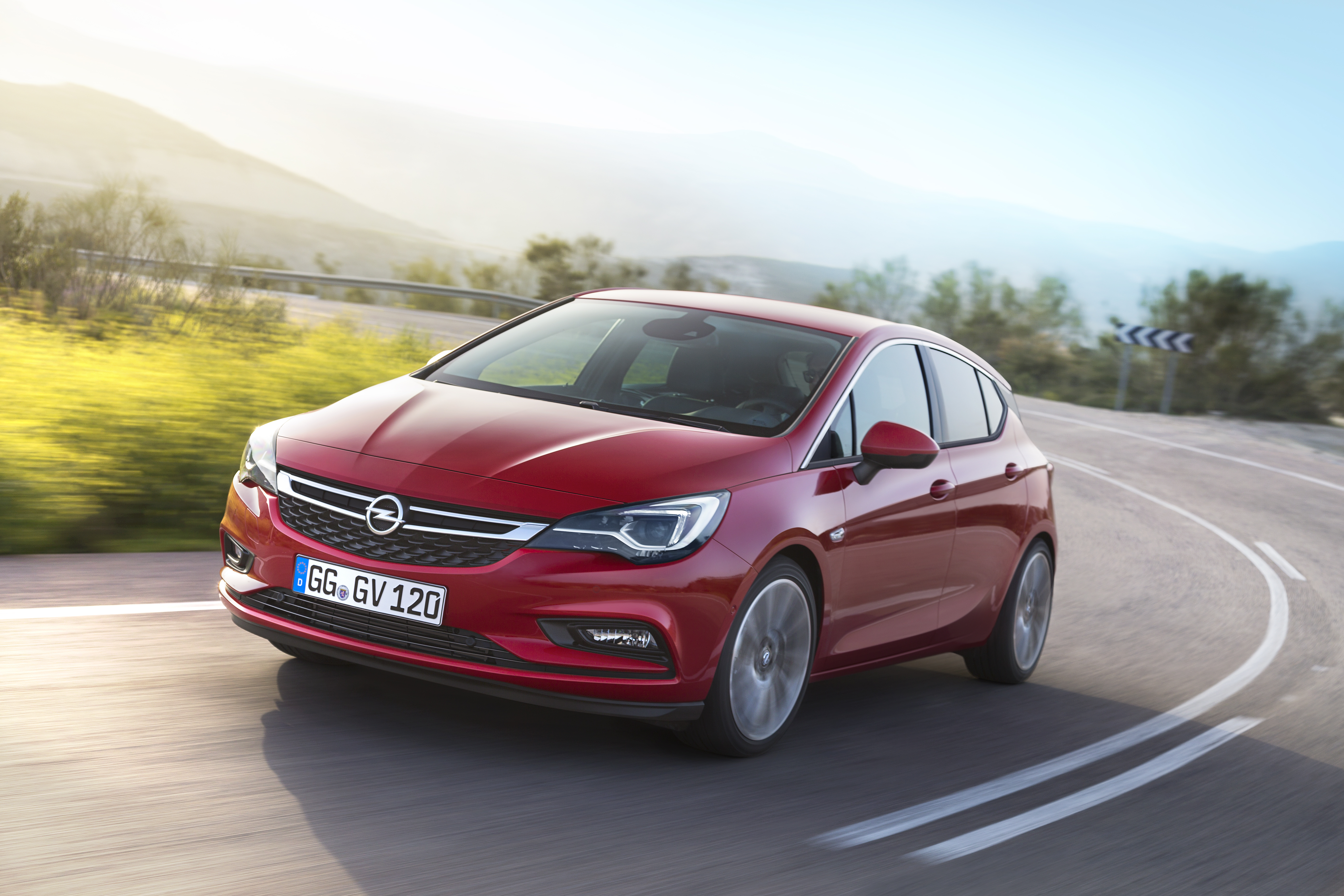 ​Test Auto ZF: Opel Astra – Revoluţie în clasa compactă  