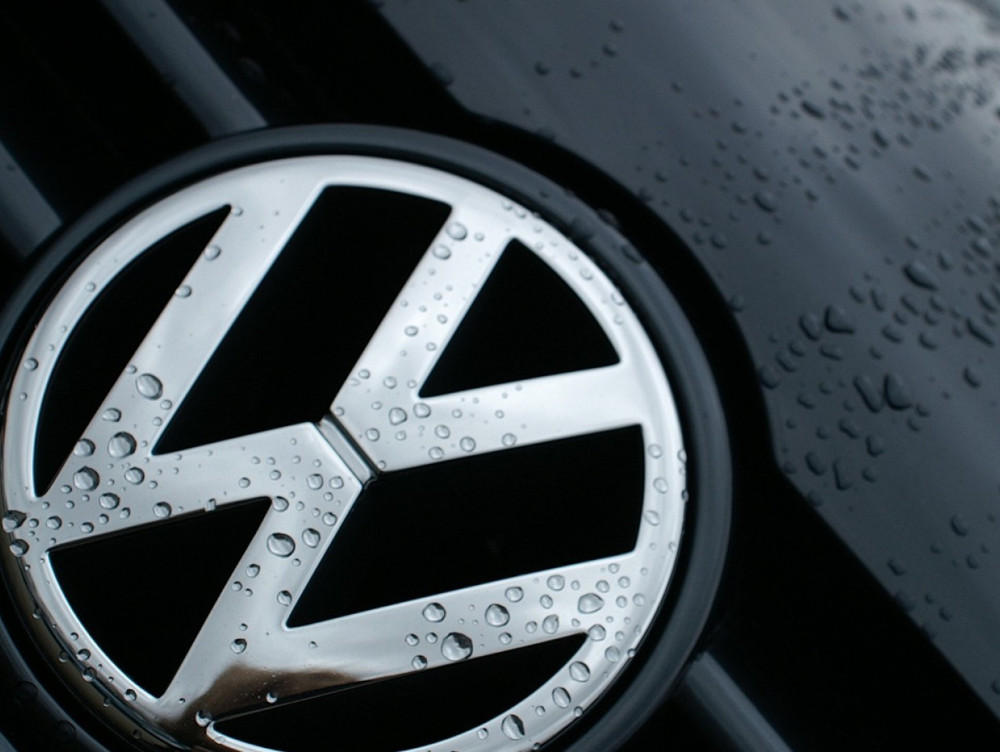 VW: Numărul automobilelor la care emisiile CO2 au fost subevaluate este cu mult sub primele estimări