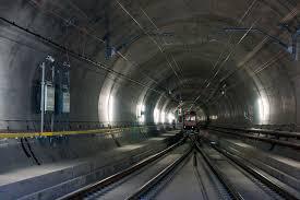 Elveţia: cel mai lung tunel din lume, construit de străini
