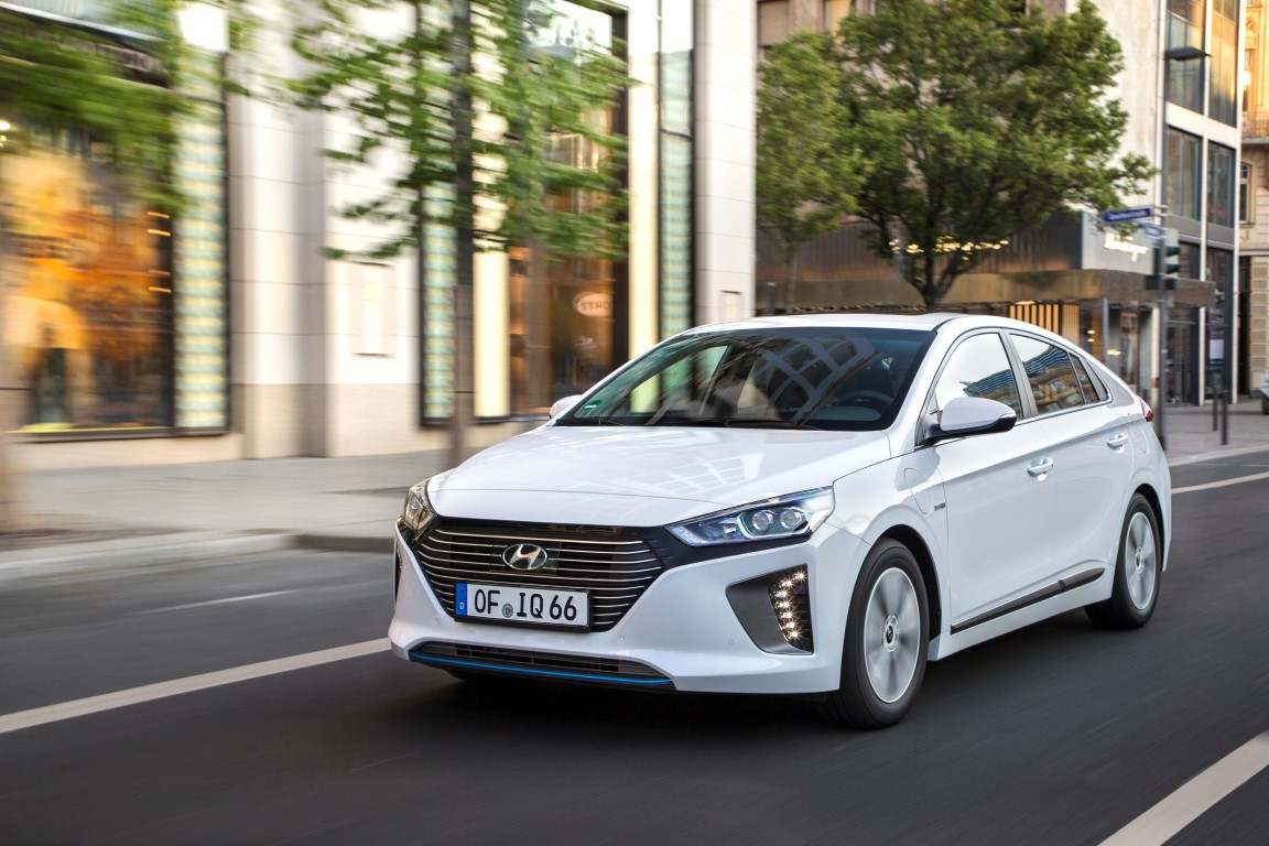 Test Auto ZF: Hyundai Ioniq Hybrid, primul pas spre un oraş mai verde. Galerie FOTO