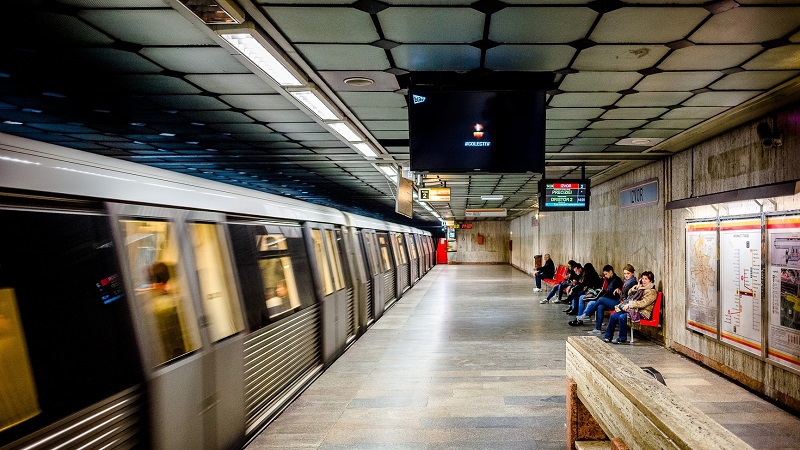 Timpul de aşteptare la metrou, neschimbat de cinci ani. Numărul mediu zilnic de călători a crescut cu 8,4%, iar la Aurel Vlaicu, staţia corporatiştilor, cu 50%