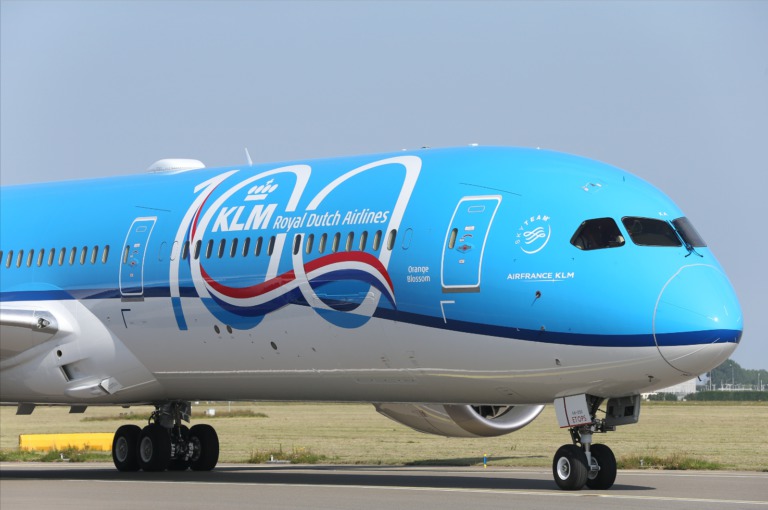 KLM Royal Dutch Airlines, cea mai veche companie aeriană care operează sub numele iniţial, aniversează 100 de ani de la înfiinţare