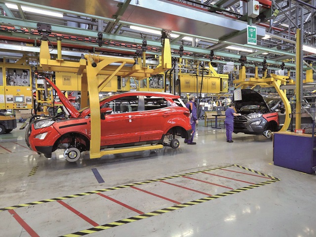 Ford România revine la munca în două schimburi la uzina de la Craiova şi accelerează producţia