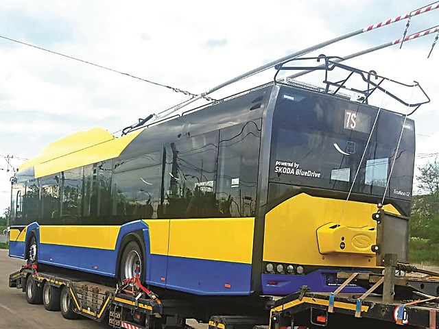 Solaris a livrat primele 5 troleibuze electrice municipiului Ploieşti, contract de 40 mil. lei