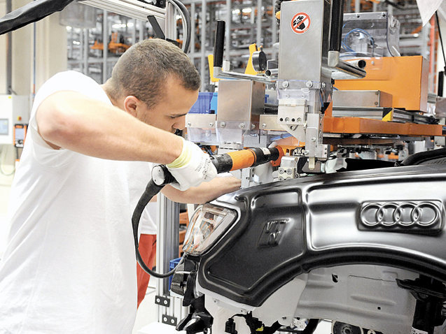 Producătorul de componente auto Preh, furnizor pentru Porsche, Mercedes şi Tesla, finalizează anul 2021 cu afaceri de 220 milioane de euro