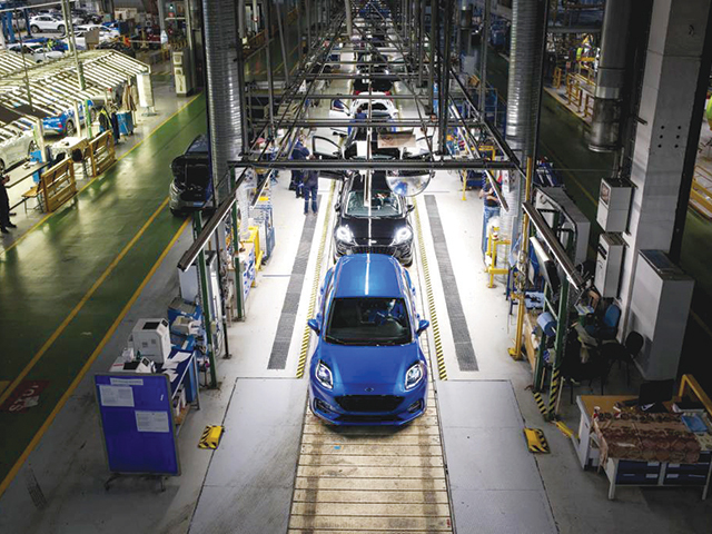 Ford Craiova depăşeşte în premieră uzina Dacia la volume de producţie