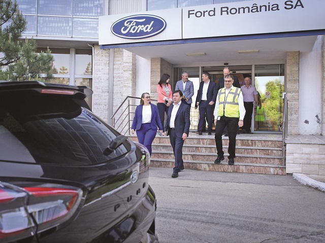 Prima vizită oficială la Ford Craiova după anunţul preluării de către Ford Otosan. „Ne concentrăm eforturile asupra viitorului fabricii din Craiova, care va continua să joace un rol cheie în planurile Ford de a crea un viitor sustenabil complet electric“