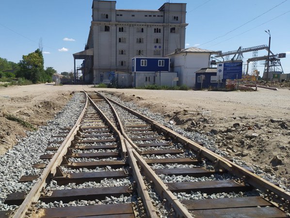 ​Linie de cale ferată ce ajunge în portul Galaţi, redeschisă după 22 de ani, pentru un tren de cereale din Ucraina. Galerie Foto