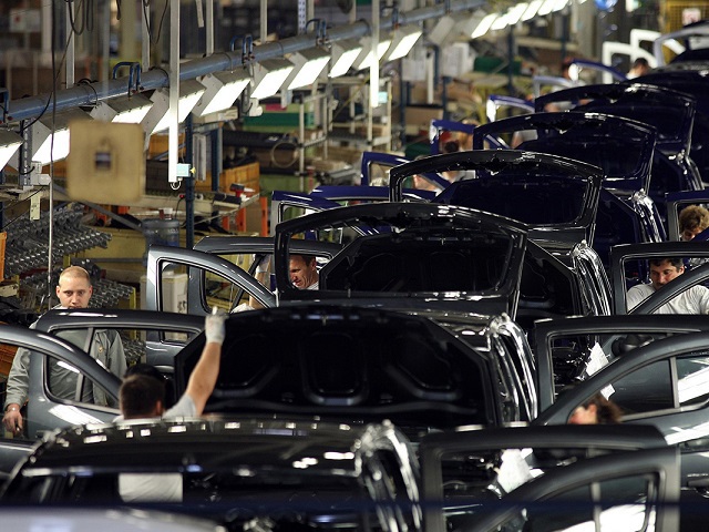 Producţia de autoturisme de la uzinele Dacia şi Ford a accelerat spectaculos în septembrie, cu peste 77% an/an. În primele nouă luni, creşterea este de 21%