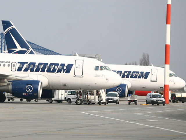 Tarom se află la ani distanţă de LOT Polish Airlines. Compania naţională a Poloniei este profitabilă, zboară în SUA şi Asia, în timp ce Taromul nu a mai avut profit din 2007, înoată în datorii şi renunţă la unele rute. În ultimii patru ani, Tarom a schimbat şapte directori