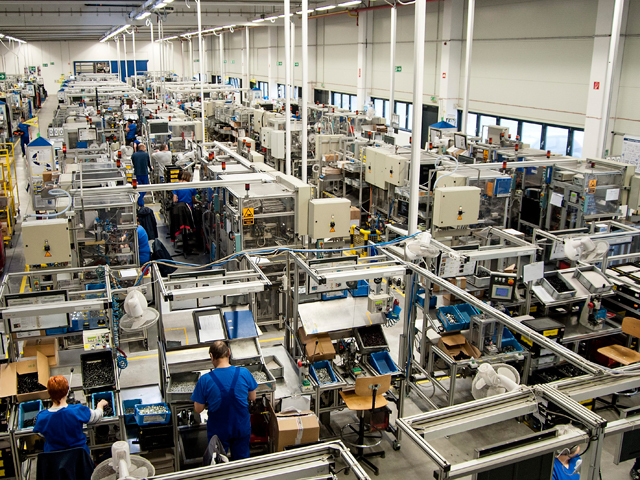 Profitul net al producătorului de sisteme de siguranţă auto Autoliv România, subsi­diara locală a grupului suedez Autoliv, a crescut cu 13% în 2025, ajungând la peste 290 mil. lei