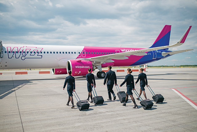 Wizz Air pregăteşte concedieri colective la bazele...
