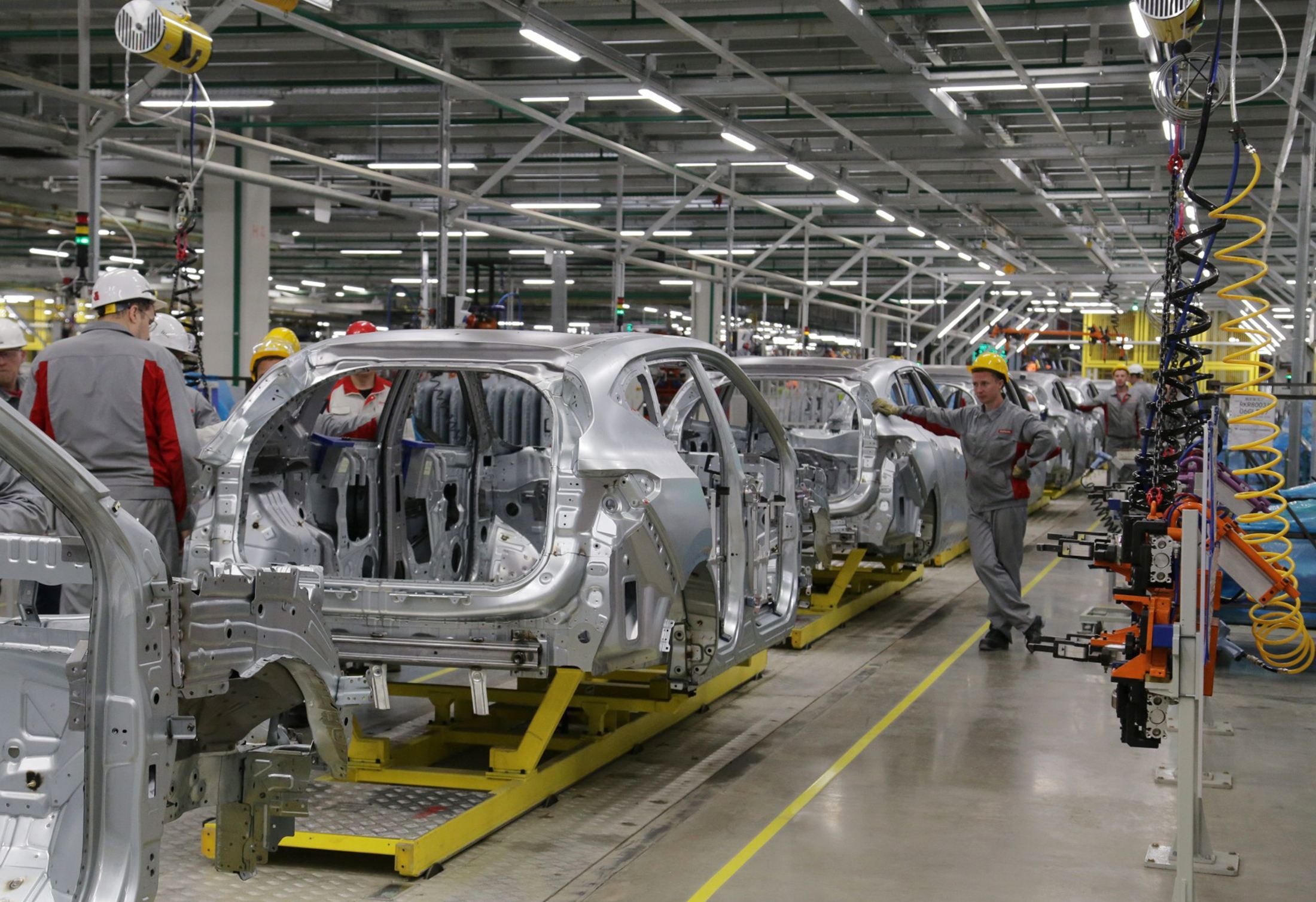 Industria are doar 26 de companii în top 100 cele mai...