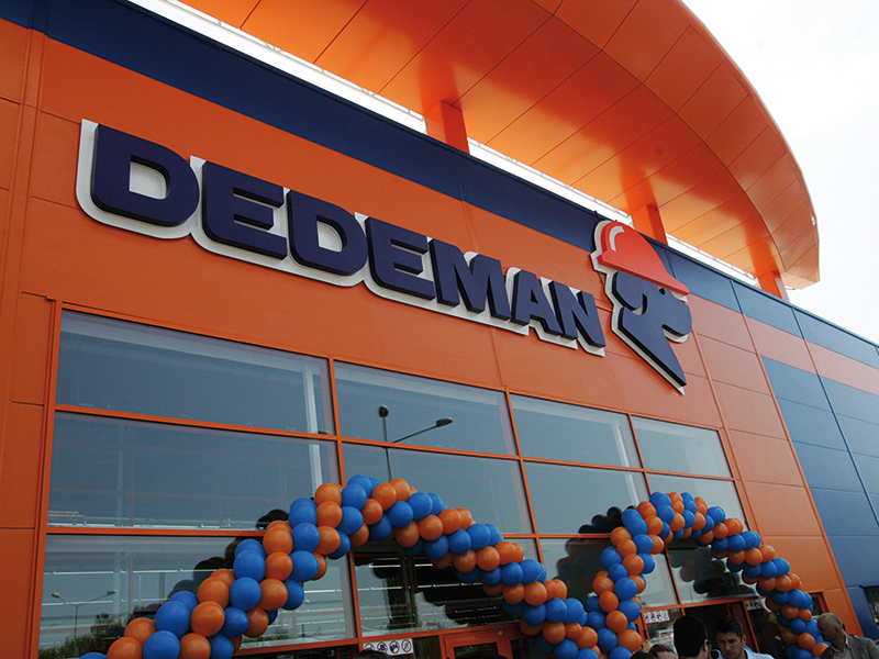 Afacerile Dedeman au crescut cu 27% la jumătatea anului şi se apropie de pragul de 700 mil. euro
