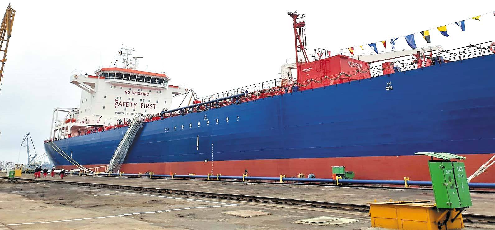 Şantierul Naval din Constanţa a lansat la apă un tanc de produse petroliere şi chimice de 41.000 tdw