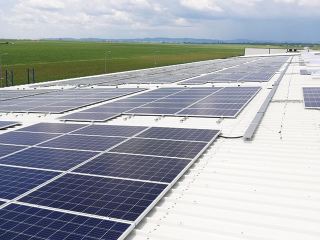 Wetterbest, producător de acoperişuri, şi-a pus panouri solare pe acoperişul fabricii din Băicoi: Este doar un prim pas