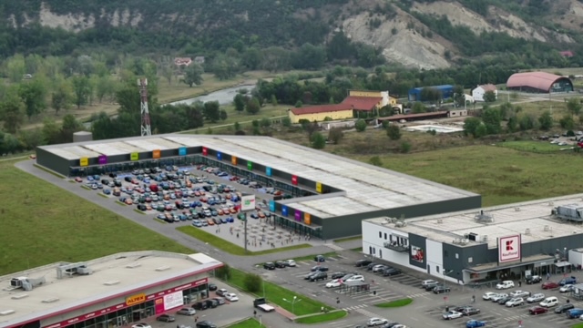 Polonezii de la Scallier împrumută 8 mil. euro de la OTP Bank pentru construcţia proiectului de retail Funshop Park din Turda, care va include 9.000 mp de spaţii comerciale