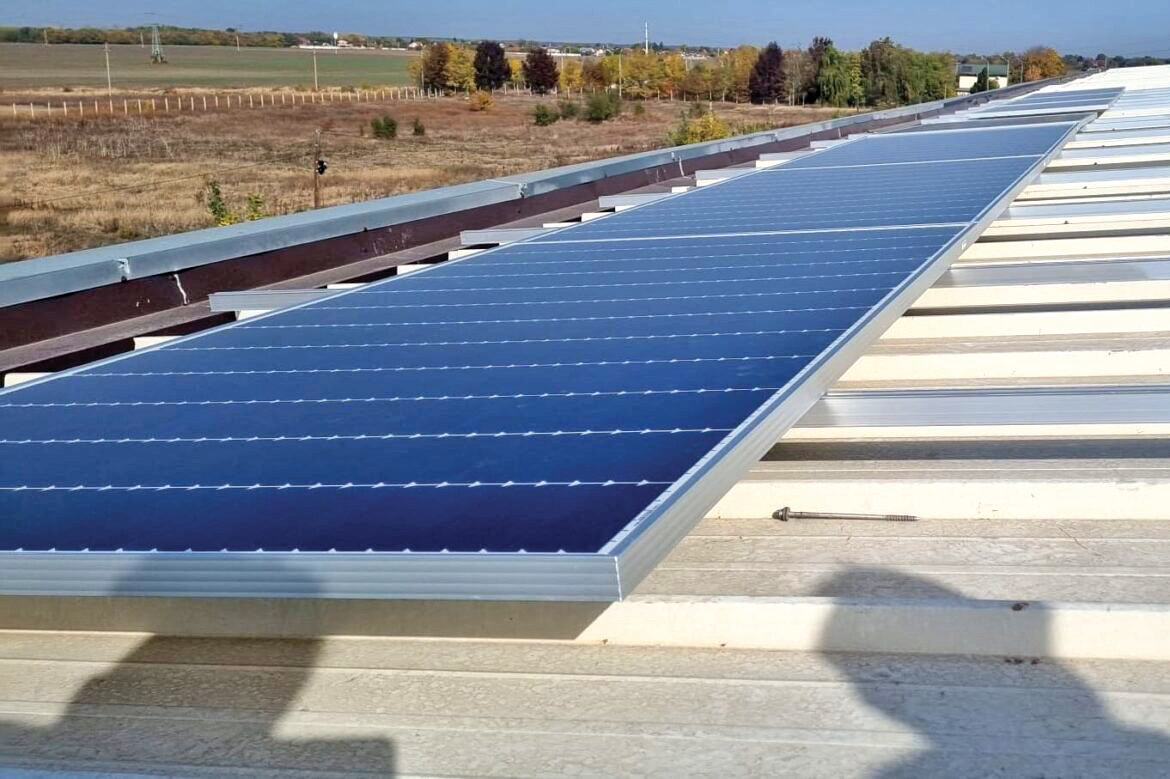 Pagina verde. Bravo Europa, producător de acoperişuri, şi-a instalat panouri fotovoltaice. „Întreaga investiţie este susţinută de companie“