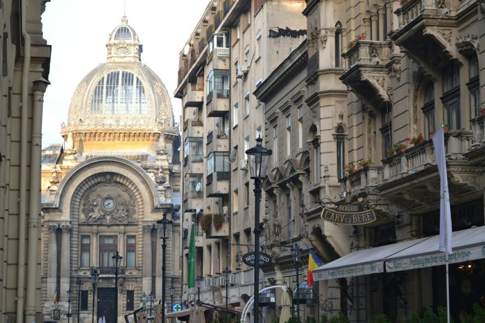 Chiriile au crescut cu 39% într-un an, de 7 ori mai repede decât salariile. După rată şi coşul zilnic, la un salariu mediu rămân 47 de euro 