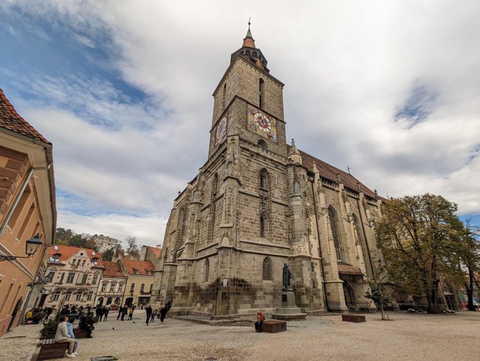 Primăria Braşov a accesat un proiect european de 25,7 mil. lei pentru resturarea curţii Bisericii Negre