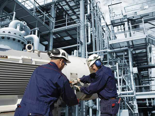 Câţi bani vor pleca din conturile Enel, E.ON, Transelectrica sau Petrom prin taxele speciale