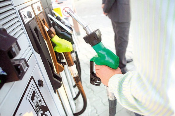 Cât costa un litru de benzină înainte de criză şi cât costă acum