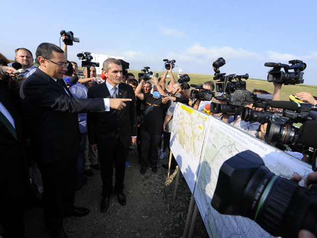 Gazoductul Iaşi-Ungheni, noul subiect de luptă între preşedinte şi premier. Construcţia conductei se va termina fie în decembrie, fie în februarie