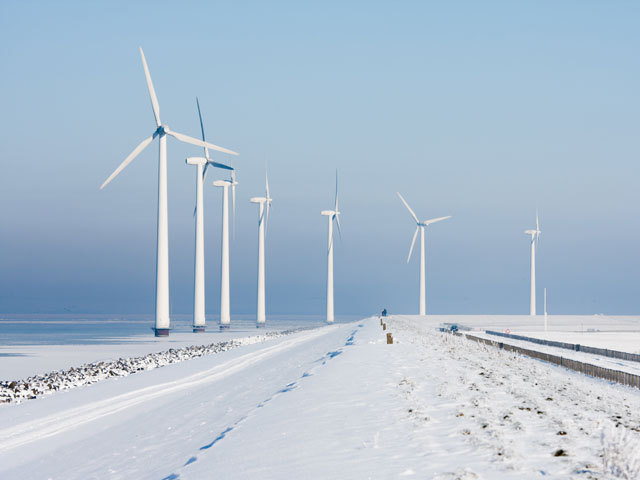 Nici codul roşu nu a putut să ridice consumul de curent. În weekend, România a avut la bursă cea mai ieftină energie din Europa datorită eolienelor