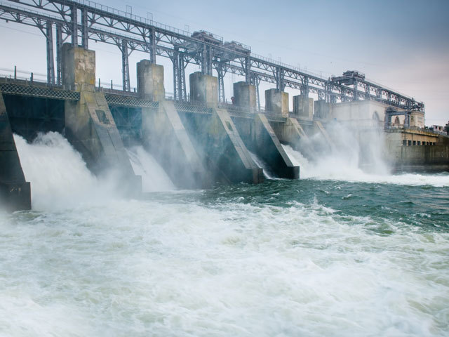 Hidroelectrica nu reuşeşte să vândă nici hidrocentrale, nici energie
