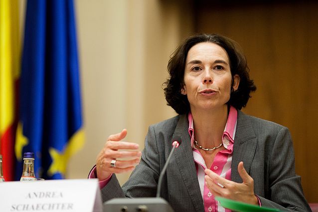 FMI: Amânarea implementării accizelor la carburanţi va...